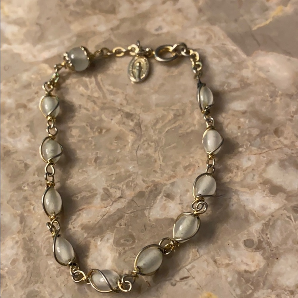 Goldtone Twist and Glass Bead Amulet Bracelet